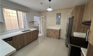 SE VENDE CASA EN EL DORAL (Urbanización El Bosque)
