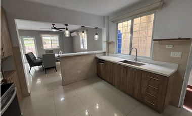 SE VENDE CASA EN EL DORAL (Urbanización El Bosque)