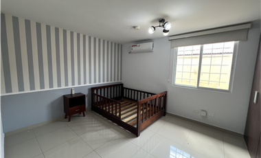 SE VENDE CASA EN EL DORAL (Urbanización El Bosque)