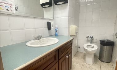 SE VENDE OFICINA (Ave. Federico Boyd)