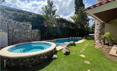 VENTA CASA 2 PISOS EN LOMA ALEGRE ALTOS DEL GOLF