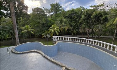 Venta de Casa y Terreno en Villa Cárdenas, Las Cumbres