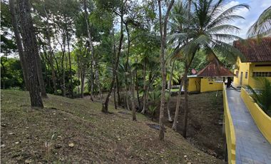 Venta de Casa y Terreno en Villa Cárdenas, Las Cumbres