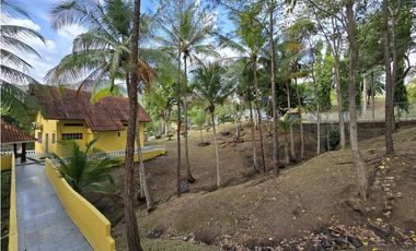 Venta de Casa y Terreno en Villa Cárdenas, Las Cumbres