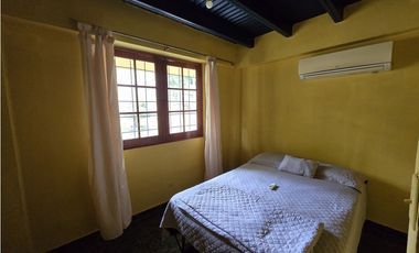 Venta de Casa y Terreno en Villa Cárdenas, Las Cumbres