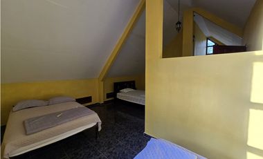 Venta de Casa y Terreno en Villa Cárdenas, Las Cumbres