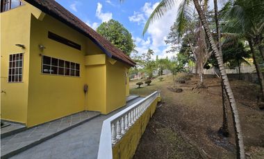 Venta de Casa y Terreno en Villa Cárdenas, Las Cumbres