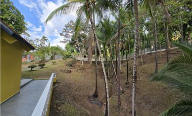 Venta de Casa y Terreno en Villa Cárdenas, Las Cumbres
