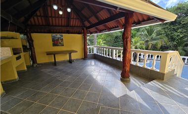 Venta de Casa y Terreno en Villa Cárdenas, Las Cumbres