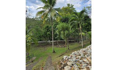 Venta de Casa y Terreno en Villa Cárdenas, Las Cumbres