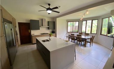 SE VENDE CASA EN LOS SENDEROS, CAMINO DE CRUCES