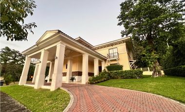 SE VENDE CASA EN LOS SENDEROS, CAMINO DE CRUCES