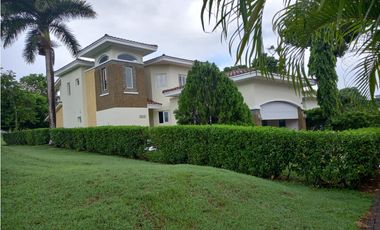 Venta de Casa Reposeida en PH Tucan Country Club, Cocolí, Panamá