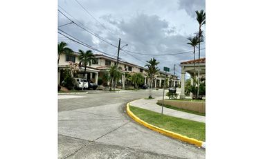 SE VENDE CASA  EN ALBROOK  PH VILLE DI FIRENZE