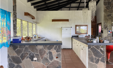 Se Vende Finca con casas de Montaña en Sabanitas, Colón