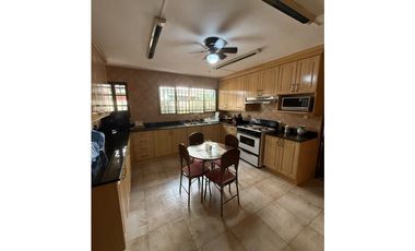 CASA CON PISCINA A LA VENTA EN LA ALAMEDA
