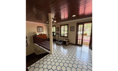 CASA CON PISCINA A LA VENTA EN LA ALAMEDA
