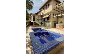 CASA CON PISCINA A LA VENTA EN LA ALAMEDA