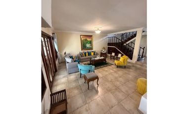 CASA CON PISCINA A LA VENTA EN LA ALAMEDA