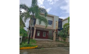 VENTA CASA EN LAS CUMBRES PH VISTAS DEL LAGO