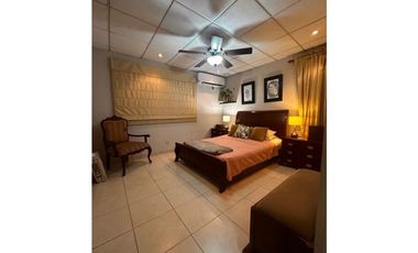 Melissa Foster Luxury Alquila Hermosa Casa en Dorado Lake MF1420