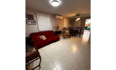 Melissa Foster Luxury Alquila Hermosa Casa en Dorado Lake MF1420