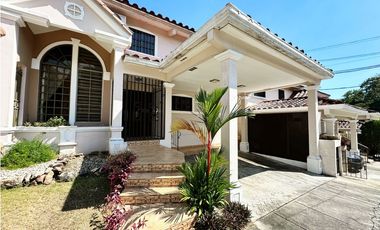 CASA EN VENTA URB. CORONA GARDEN BETANIA T5