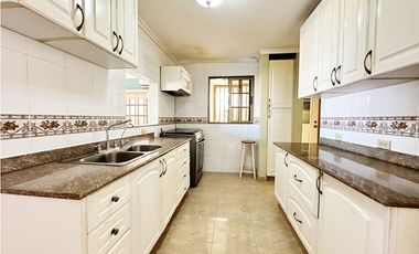 CASA EN VENTA URB. CORONA GARDEN BETANIA T5