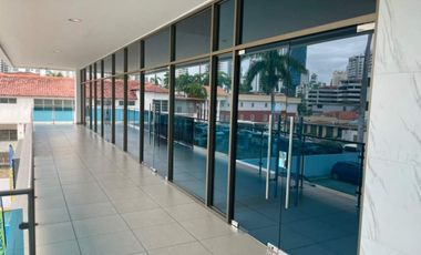 Melissa Foster L. Alquilan Locales Comerciales En Plaza Cowes MF1407