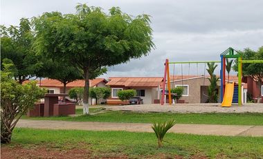 Se vende casa en Arboledas 3 habitaciones JS