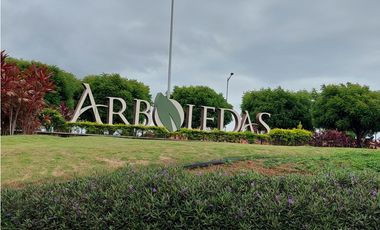 Se vende casa en Arboledas 3 habitaciones JS