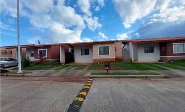 Se vende casa en Arboledas 3 habitaciones JS