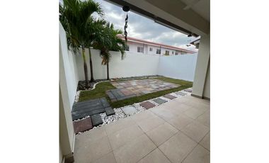 VENTA CASA VERSALLES