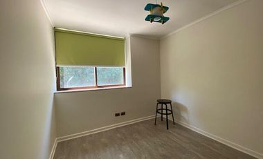 CASA 3 DORM MAS SERVICIO AV DEL VALLE ABRIL