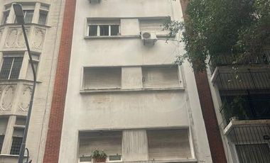 Excelente oportunidad! Muy comodo Semipiso 3 1/2 ambientes amplios, cocina separada. Apto credito.