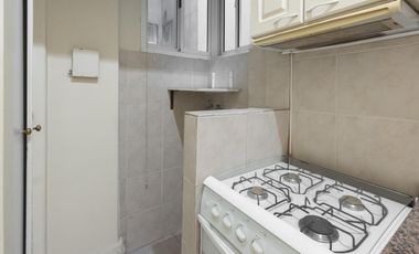 Excelente oportunidad! Muy comodo Semipiso 3 1/2 ambientes amplios, cocina separada. Apto credito.