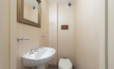 Excelente oportunidad! Muy comodo Semipiso 3 1/2 ambientes amplios, cocina separada. Apto credito.