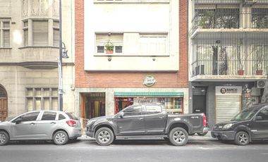 Excelente oportunidad! Muy comodo Semipiso 3 1/2 ambientes amplios, cocina separada. Apto credito.