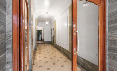 Excelente oportunidad! Muy comodo Semipiso 3 1/2 ambientes amplios, cocina separada. Apto credito.