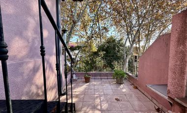CASA VENTA VICENTE LOPEZ 5 AMBIENTES COCHERA