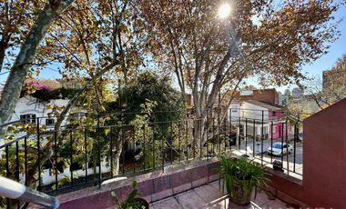 CASA VENTA VICENTE LOPEZ 5 AMBIENTES COCHERA