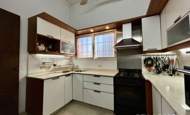 CASA VENTA VICENTE LOPEZ 5 AMBIENTES COCHERA