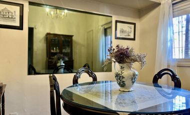 CASA VENTA VICENTE LOPEZ 5 AMBIENTES COCHERA