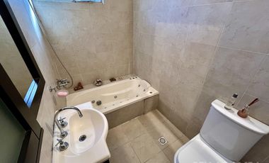 CASA VENTA VICENTE LOPEZ 5 AMBIENTES COCHERA