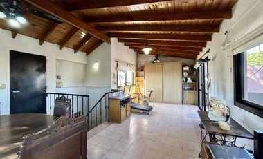 CASA VENTA VICENTE LOPEZ 5 AMBIENTES COCHERA