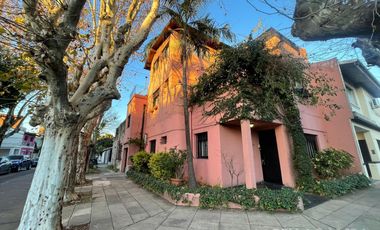 CASA VENTA VICENTE LOPEZ 5 AMBIENTES COCHERA