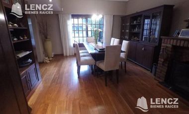 VENTA HERMOSO CHALET DE 5 AMB C/COCH DOBLE , JARDIN Y QUINCHO -QUILMES CENTRO