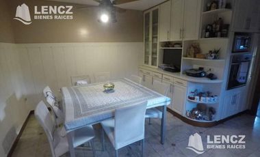 VENTA HERMOSO CHALET DE 5 AMB C/COCH DOBLE , JARDIN Y QUINCHO -QUILMES CENTRO
