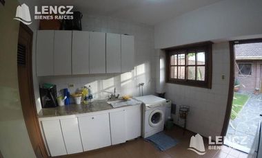 VENTA HERMOSO CHALET DE 5 AMB C/COCH DOBLE , JARDIN Y QUINCHO -QUILMES CENTRO