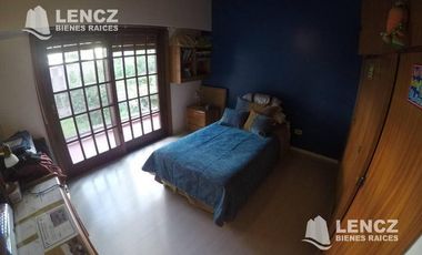 VENTA HERMOSO CHALET DE 5 AMB C/COCH DOBLE , JARDIN Y QUINCHO -QUILMES CENTRO